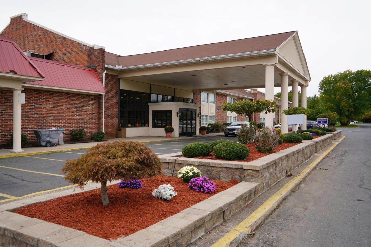Rodeway Inn & Suites East Windsor Екстер'єр фото