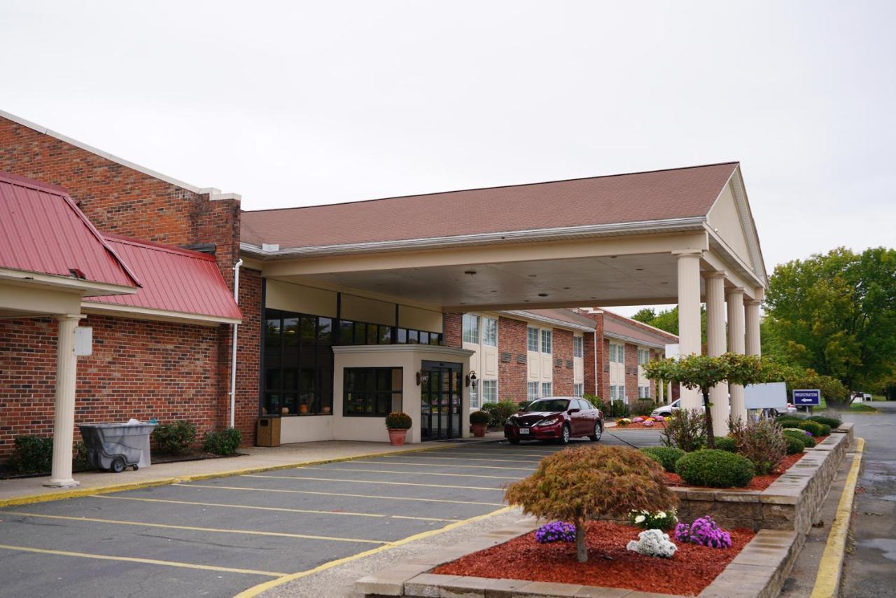 Rodeway Inn & Suites East Windsor Екстер'єр фото