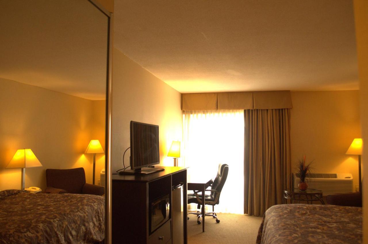 Rodeway Inn & Suites East Windsor Екстер'єр фото