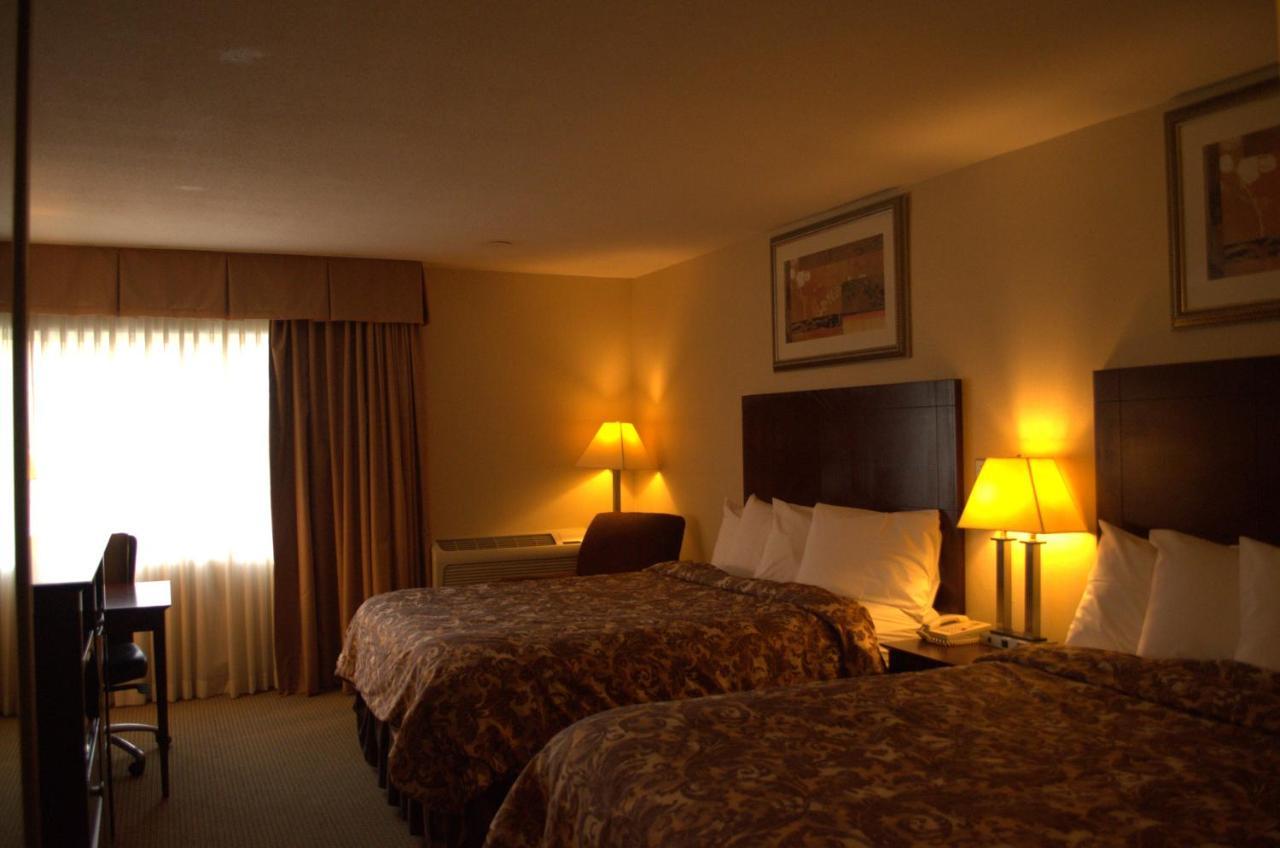 Rodeway Inn & Suites East Windsor Екстер'єр фото