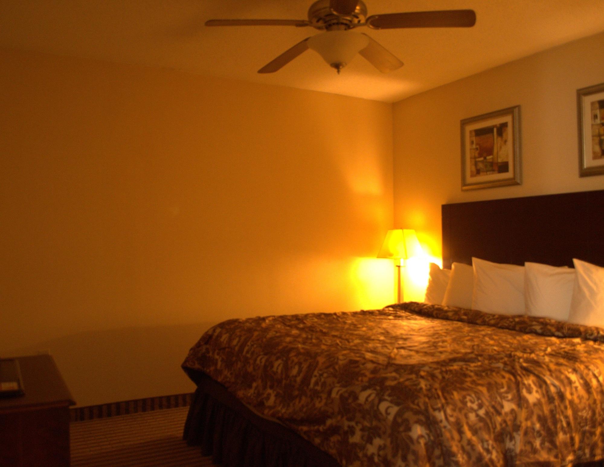 Rodeway Inn & Suites East Windsor Екстер'єр фото