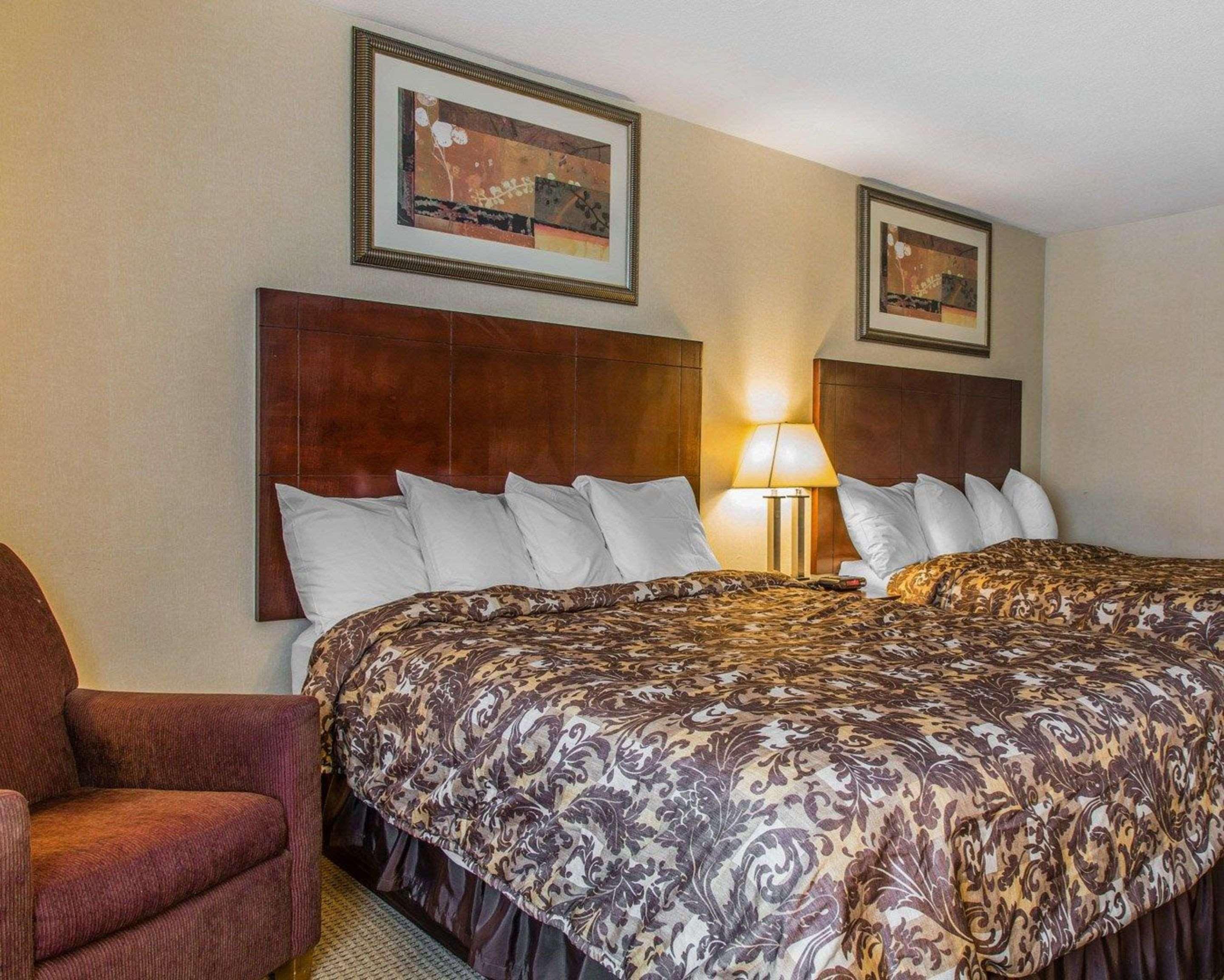 Rodeway Inn & Suites East Windsor Екстер'єр фото