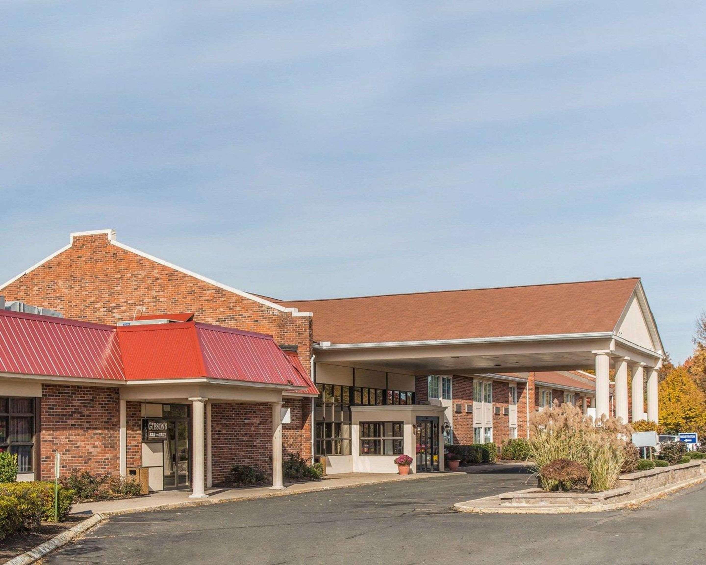 Rodeway Inn & Suites East Windsor Екстер'єр фото