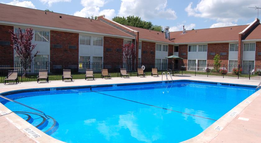 Rodeway Inn & Suites East Windsor Екстер'єр фото